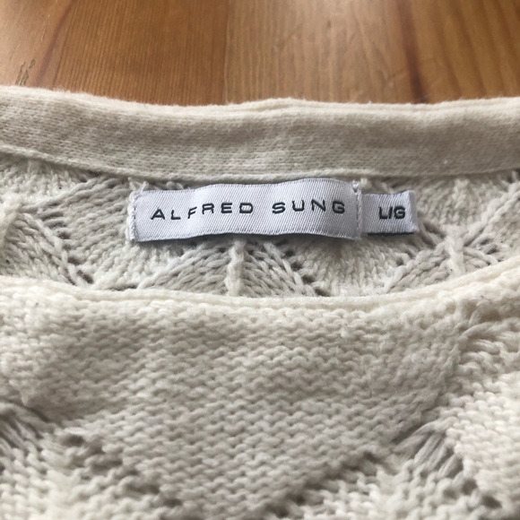 SOLD🤍Alfred Sung🤍 Dreamy Seater - Picture 2 of 2